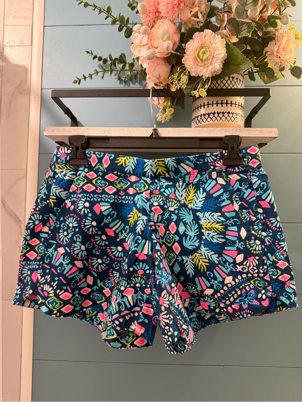 Lilly Pulitzer Glow and Flow Print Shorts Size XS Multicolor Resort Tropical